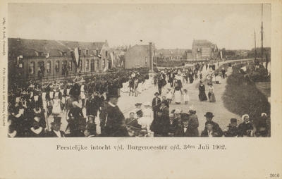 130321 Afbeelding van de feestelijke intocht van burgemeester Jhr. R.M. van den Berg van Saparoea op 3 juli 1902 te ...